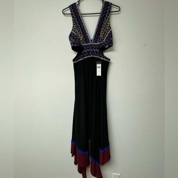 Cut-out Asymmetrical Dress - Picture 3 of 7